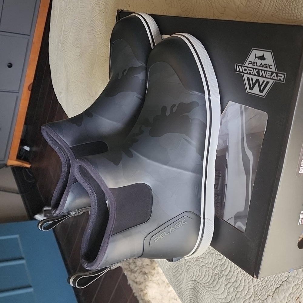 Pelagic 6" deck boot